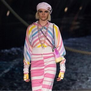CHANEL 2019 La Pausa Runway Cream, Pink Yellow Striped Cashmere Knit Top 34